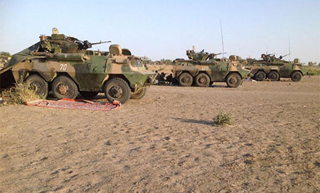 blindados del ejército chadiano Un atentado suicida contra una base militar en chad